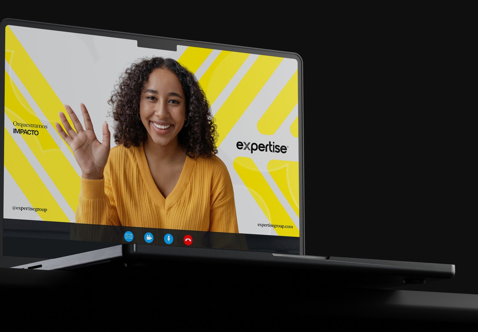 Pessoa em chamada de v&iacute;deo com identidade Expertise